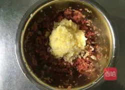 Illustration of how to wrap wontons 6