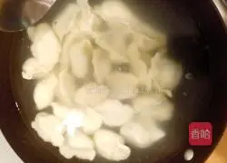 Illustration of how to make leek and meat dumplings 10