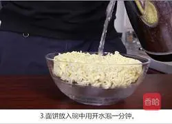 Illustration of how to make fried instant noodles 3