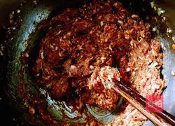 Illustration of how to make lace dumplings (sauerkraut and fresh meat stuffing) 7