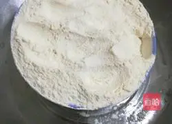 Illustration of how to make corn buns 1