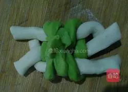 Illustration of how to make hydrangea steamed buns 11