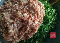 Illustration of how to make leek and meat dumplings 6