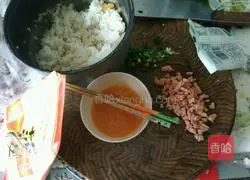 Illustration of how to make egg fried rice 1