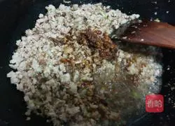 Illustration of how to make dumplings stuffed with soy sauce and chives 8