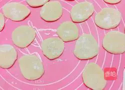 Illustration of making dumplings with fungus and egg filling 13