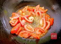Illustration of how to make tomato, egg and tartary buckwheat noodles 6