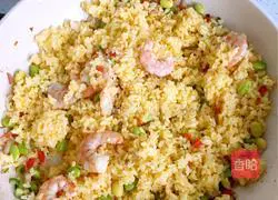 Illustration of how to make golden fried rice 6