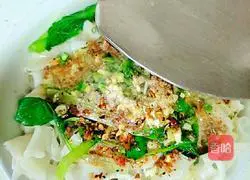 Illustration of how to make noodles with oil 4