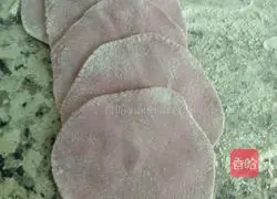 Illustration of how to make purple sweet potato, pork and green onion dumplings (purple sweet potato skin) 5