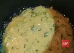 Illustration of how to make green onion and egg pancakes 5