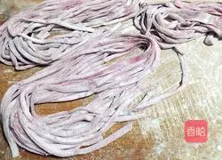 Illustration of how to make dragon fruit noodles 6