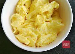 Illustration of how to make Tianyuan Egg Fried Rice 3