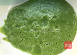 Illustration of how to make cucumber juice and egg pancakes 3