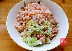 Illustration of how to make shrimp wontons 4