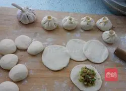Illustration of how to make cabbage and meat buns 5