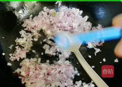 Illustration of how to make onion and duck egg fried rice 5