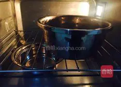 Illustration of how to make milk-flavored bean paste and egg steamed buns 3