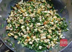 Illustration of how to make leek, egg and tofu buns 6