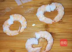 Illustration of how to make shrimp and egg fried rice 1