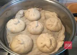 Illustration of how to make curry meat buns 11