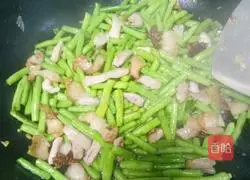 Illustration of how to make steamed beans and noodles 6