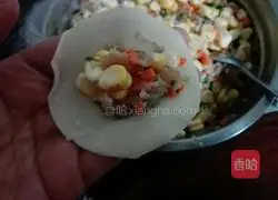 Illustration of how to make Yuanbao dumplings 3