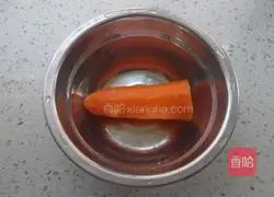 Illustration of how to make salad rice, carrot and egg pancake 2