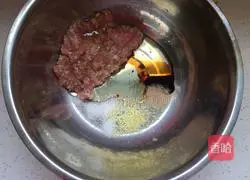 Illustration of how to make broccoli stuffed dumplings 3