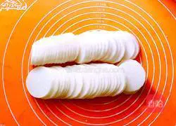 Illustration of how to make mutton and radish stuffed buns 6