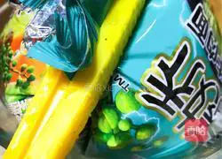 Illustration of how to make noodles 1