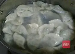 Illustration of how to make fennel and pork dumplings 10