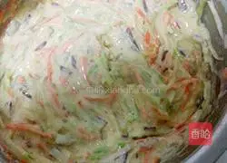 Illustration of how to make cartoon vegetable egg pancake 3