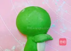 Illustration of how to make small dinosaur bags 12