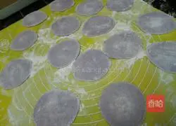 Illustration of how to make purple dumplings 5
