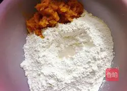 Illustration of how to make pumpkin, pork and vermicelli buns 3