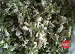 Illustration of making Sophora japonica pancakes 1