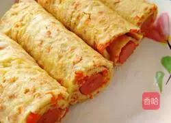 Illustration of how to roll ham sausage with carrot and egg pancake 11