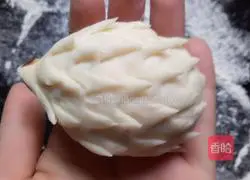 Illustration of how to make hedgehog buns 8