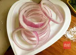 Onion Ring Egg Pancake Recipe Illustration 4