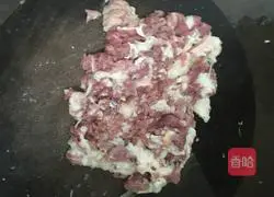 Illustration of how to make pork, leek, mushroom dumplings 2