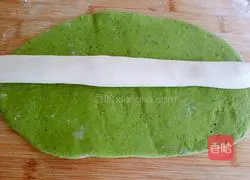 Illustration of how to make cabbage dumpling wrappers 6