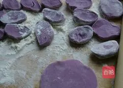 Illustration of how to make four-color dumplings 9