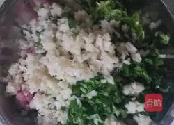 Illustration of how to make coriander minced pork buns 4