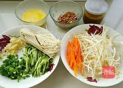 Zhixiang green Illustration of how to make bean sprouts noodles 1
