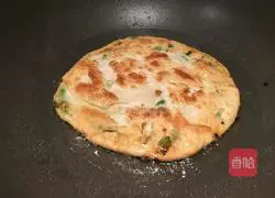 Illustration of how to make green onion cake 13