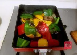 Illustration of how to make sandwich skewers 2