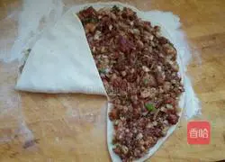 Illustration of how to make onion and mutton patties 5