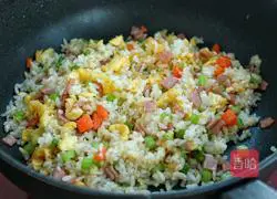 Illustration of how to make fried rice with mixed vegetables, ham and eggs 14