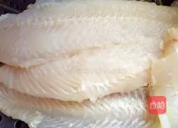 Illustration of how to make celery, dragon and fish wontons 1